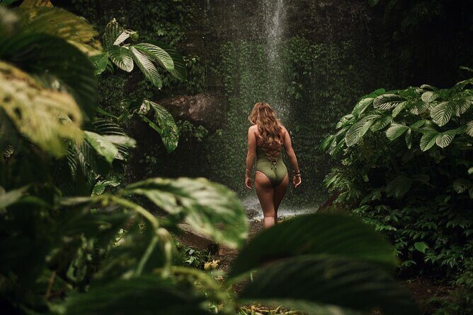 Best Ubud Tour with Instagrammable Jungle Swing all inclusive - Stop 1: Tegenungan Waterfall for Big Photos and Fast Access