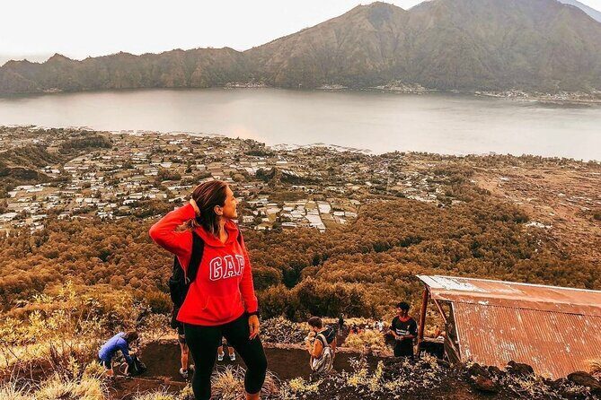 Sharing Mount Batur Sunrise Trekking And Natural Hot Spring - What the climb is really like: moderate, steady, and sometimes rocky